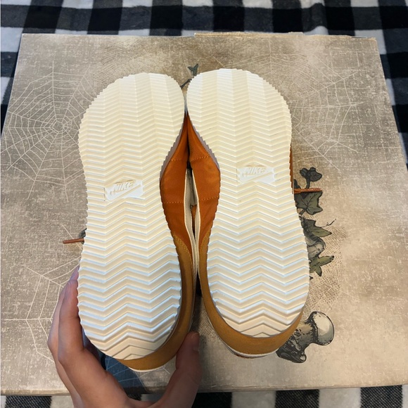 NIKE Cortez Orange Tennis Shoes Men’s size 7 or Women’s size 8.5 - Picture 9 of 10